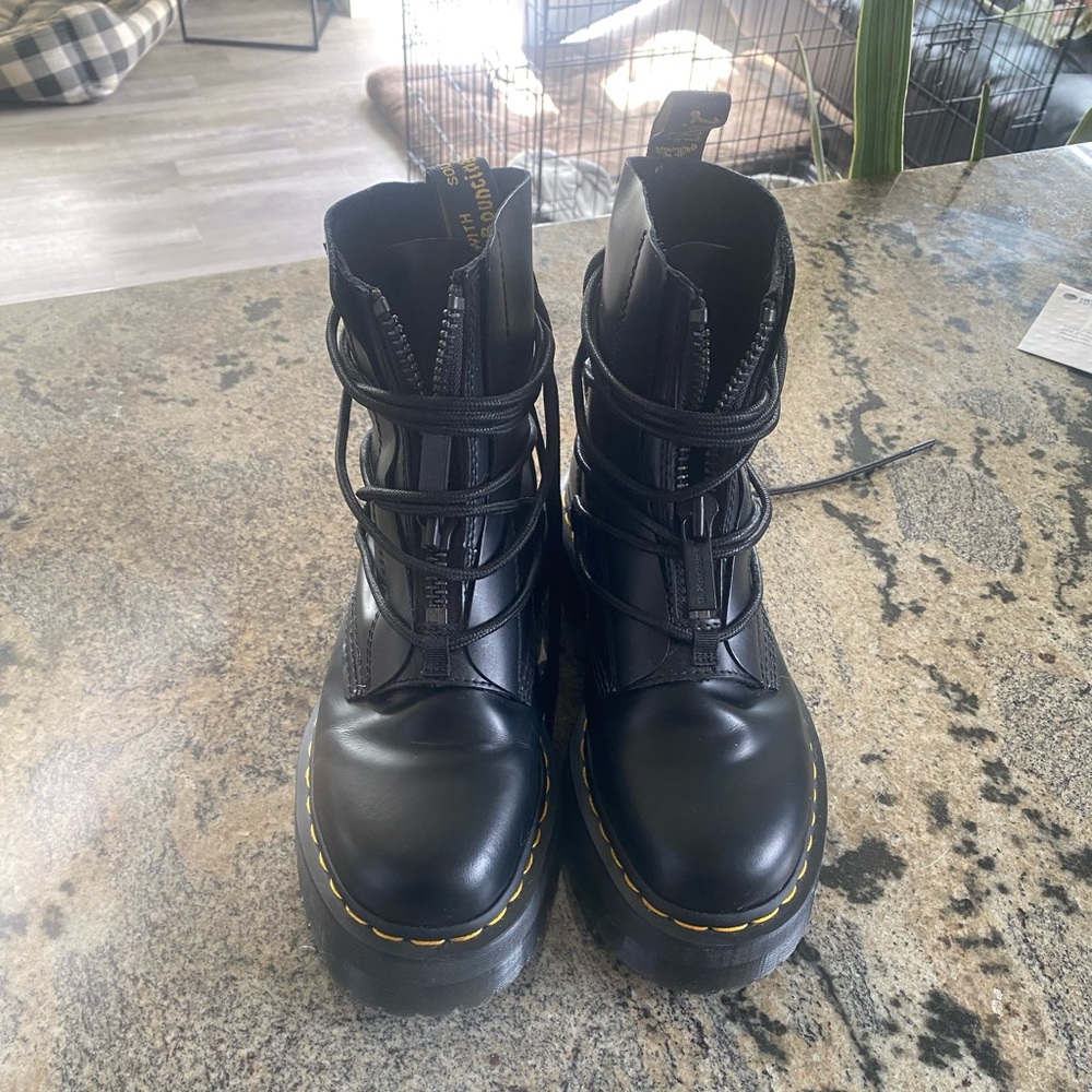 Size 8 Jarrick II style, great condition